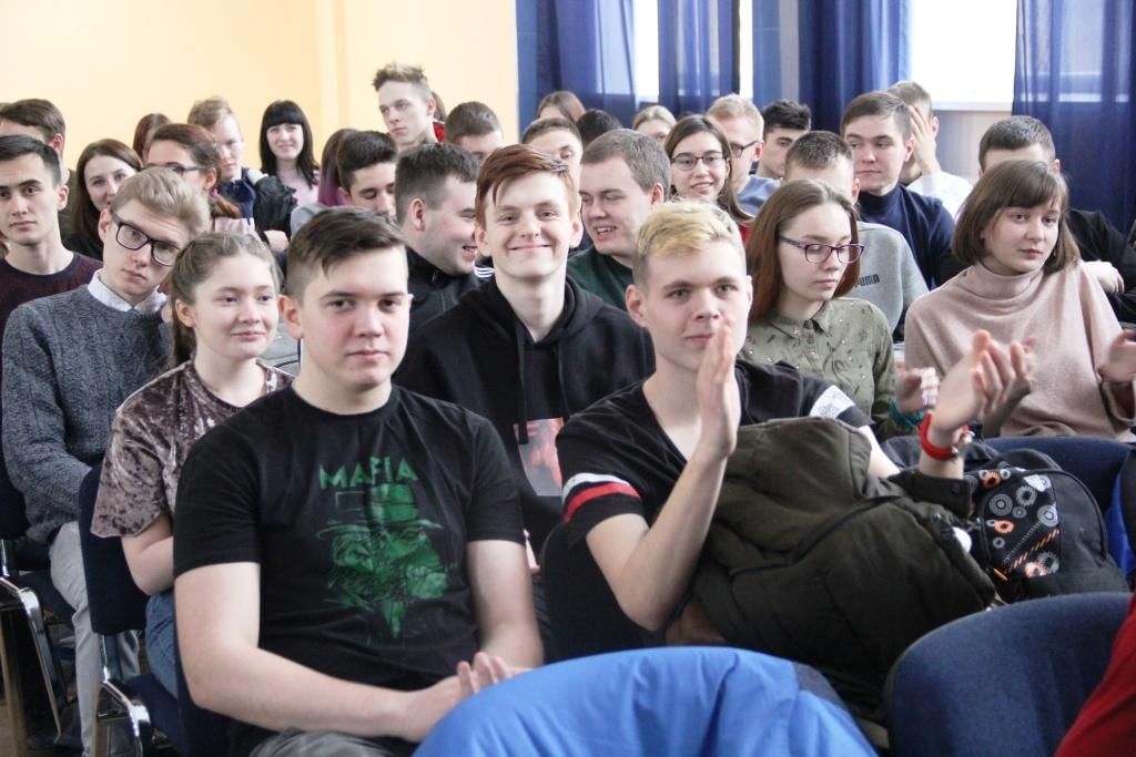 Группа студентов из екатеринбурга занимается. Концерт ко Дню студента название.