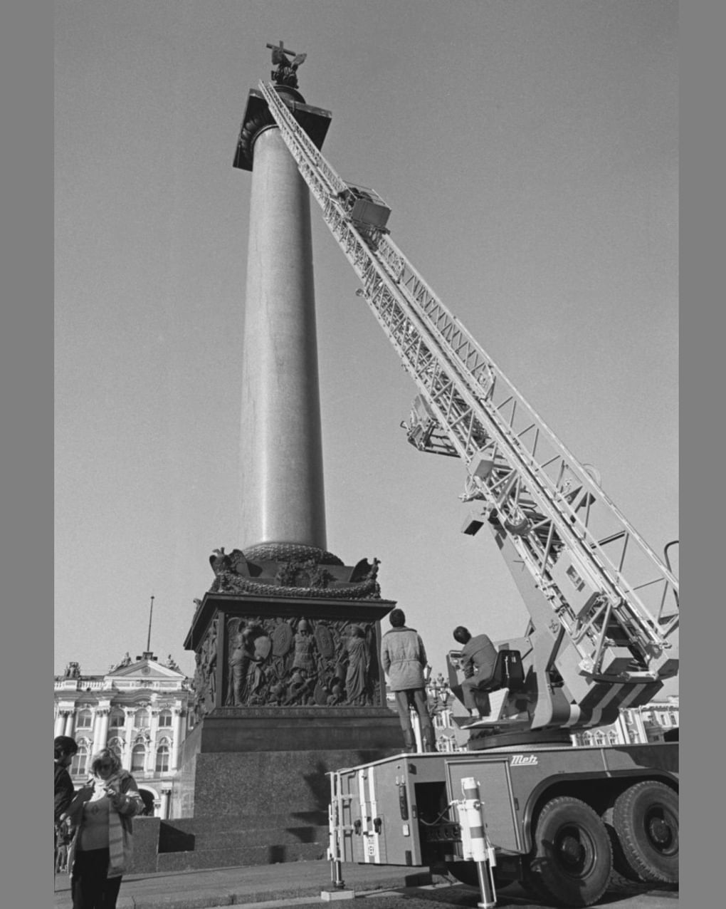 Обследование и реконструкция Александровской колонны. Фотография: Юрий Белинский / ТАСС