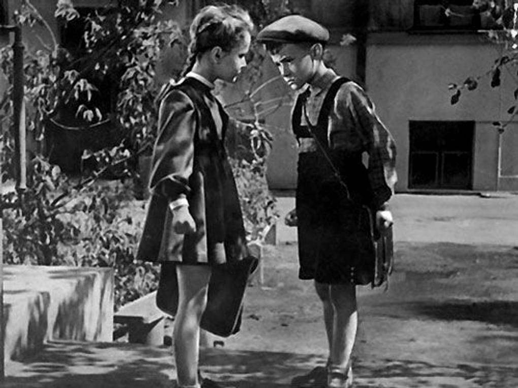 Кадр из художественного фильма Ильи Фрэза «Первоклассница» (1948)