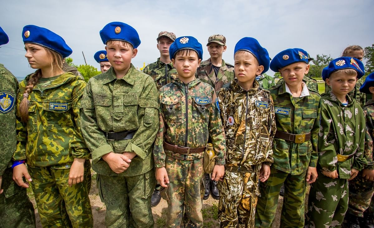 Молодежные патриотические организации. Дети в военной форме.