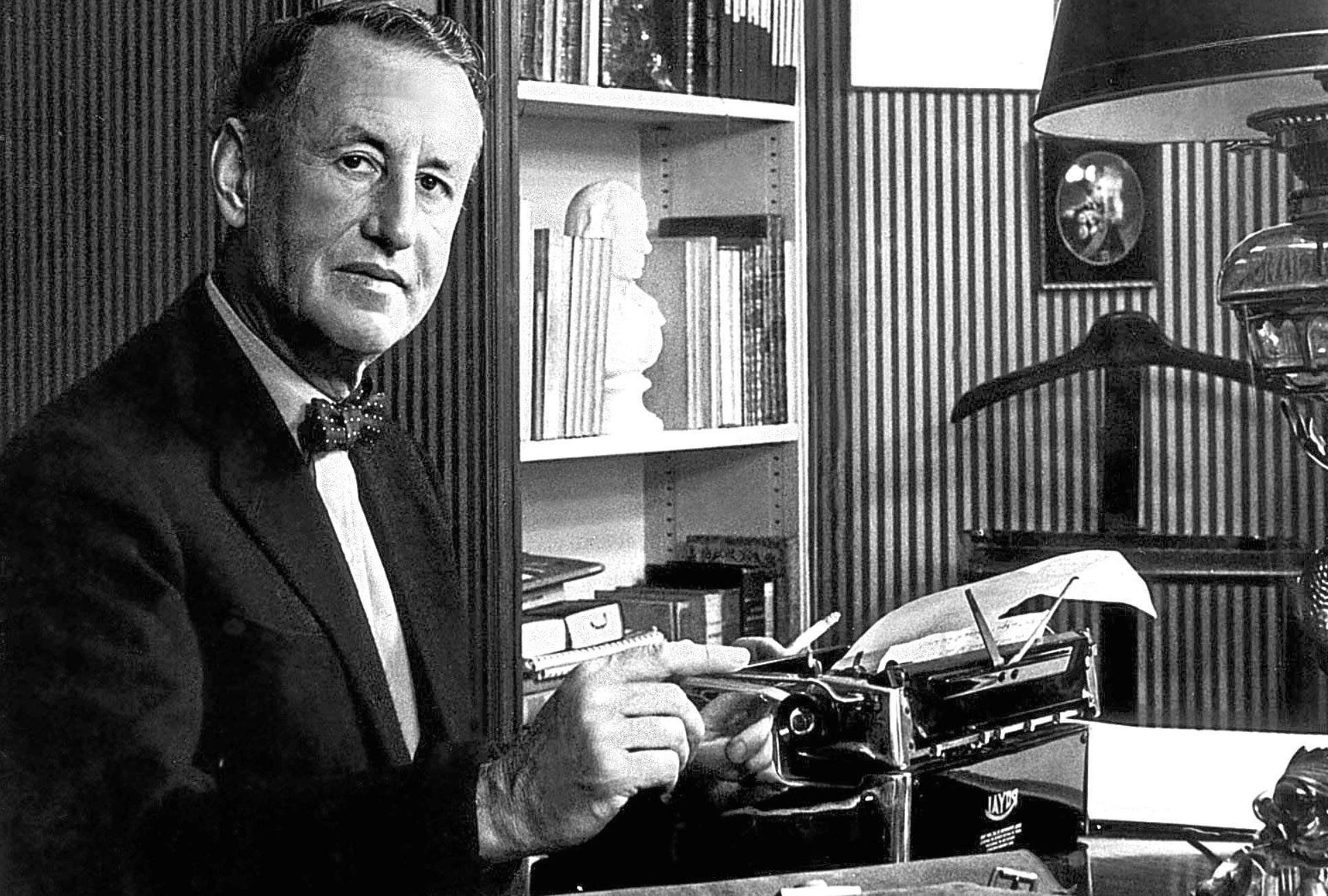 Ian fleming. Йен Флеминг.