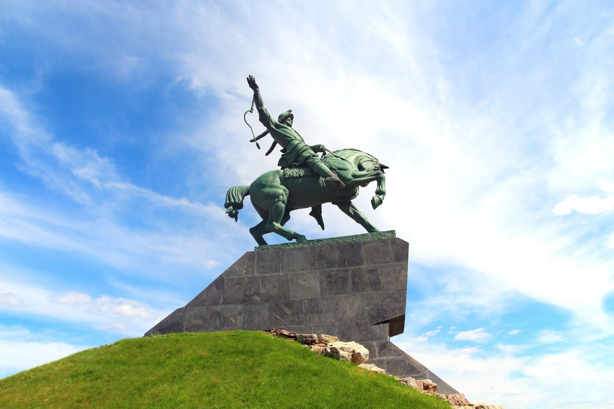 Памятник Салавату Юлаеву в Челябинске
