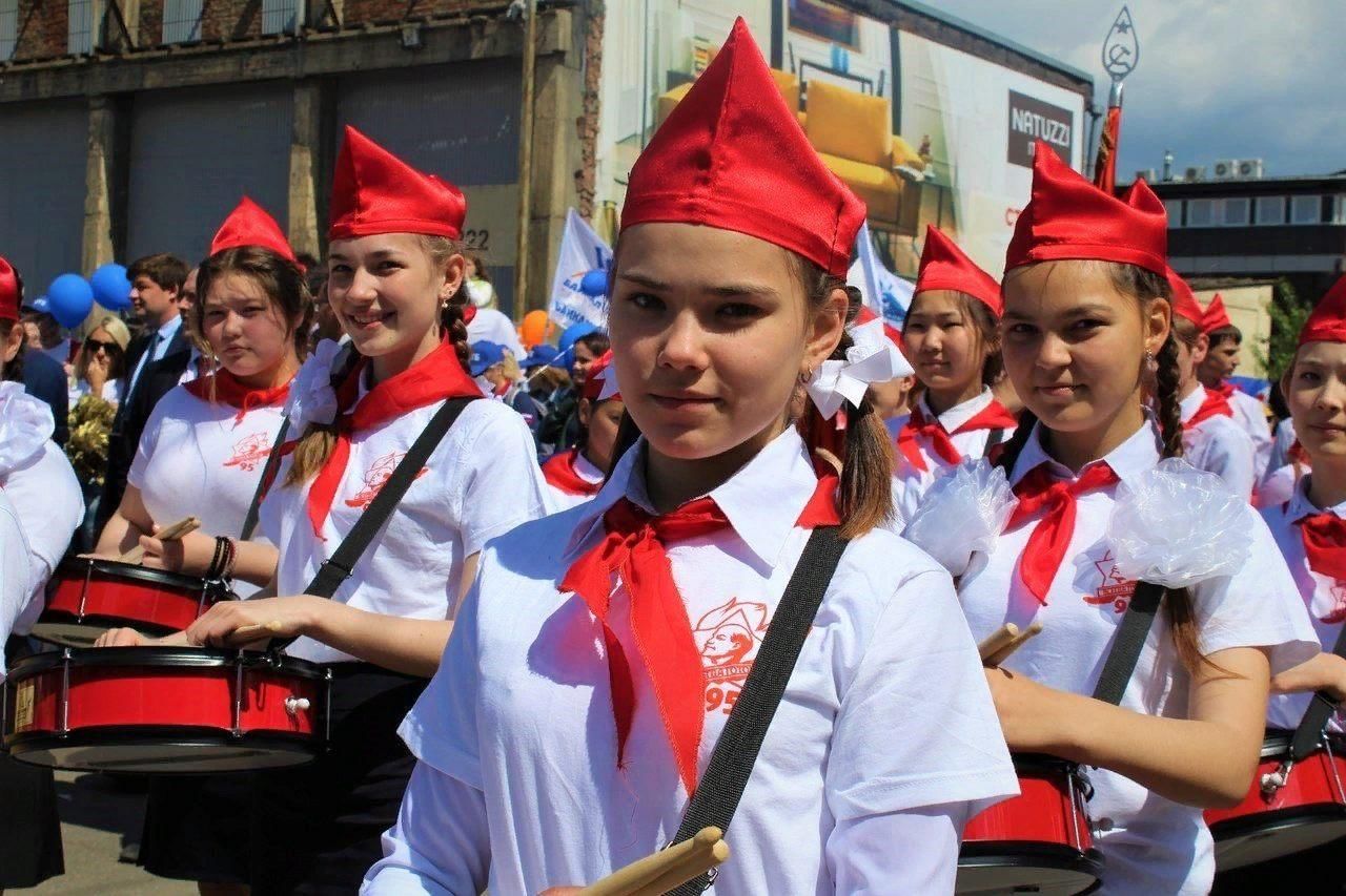 Пионерия в россии. Пионерская организация. Пионеры и Пионерская организация. Дети пионеры. Детские пионерские организации.