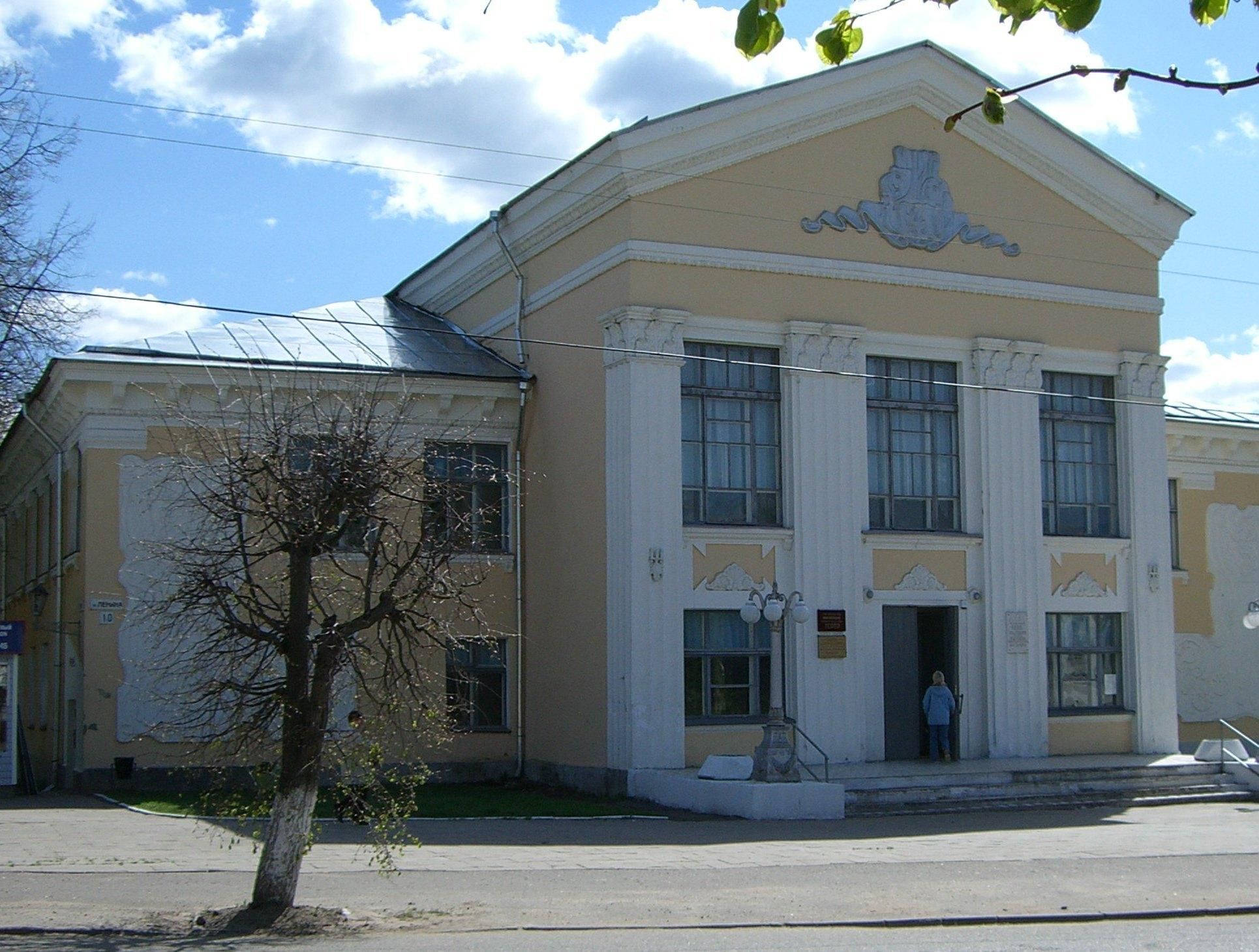 Гагаринский народный драматический театр — Гагаринский район, ул. Ленина,  10/2. Подробная информация о театре: расписание, фото, адрес и т. д. на  официальном сайте Культура.РФ