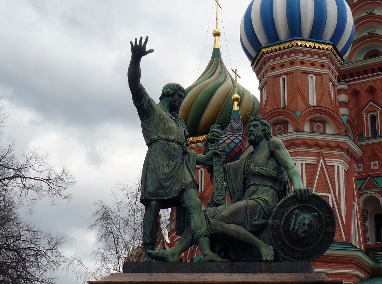 В каких городах памятник пожарскому. Памятник Минину и Пожарскому в Москве. Кузьма Минин и Дмитрий Пожарский памятник.