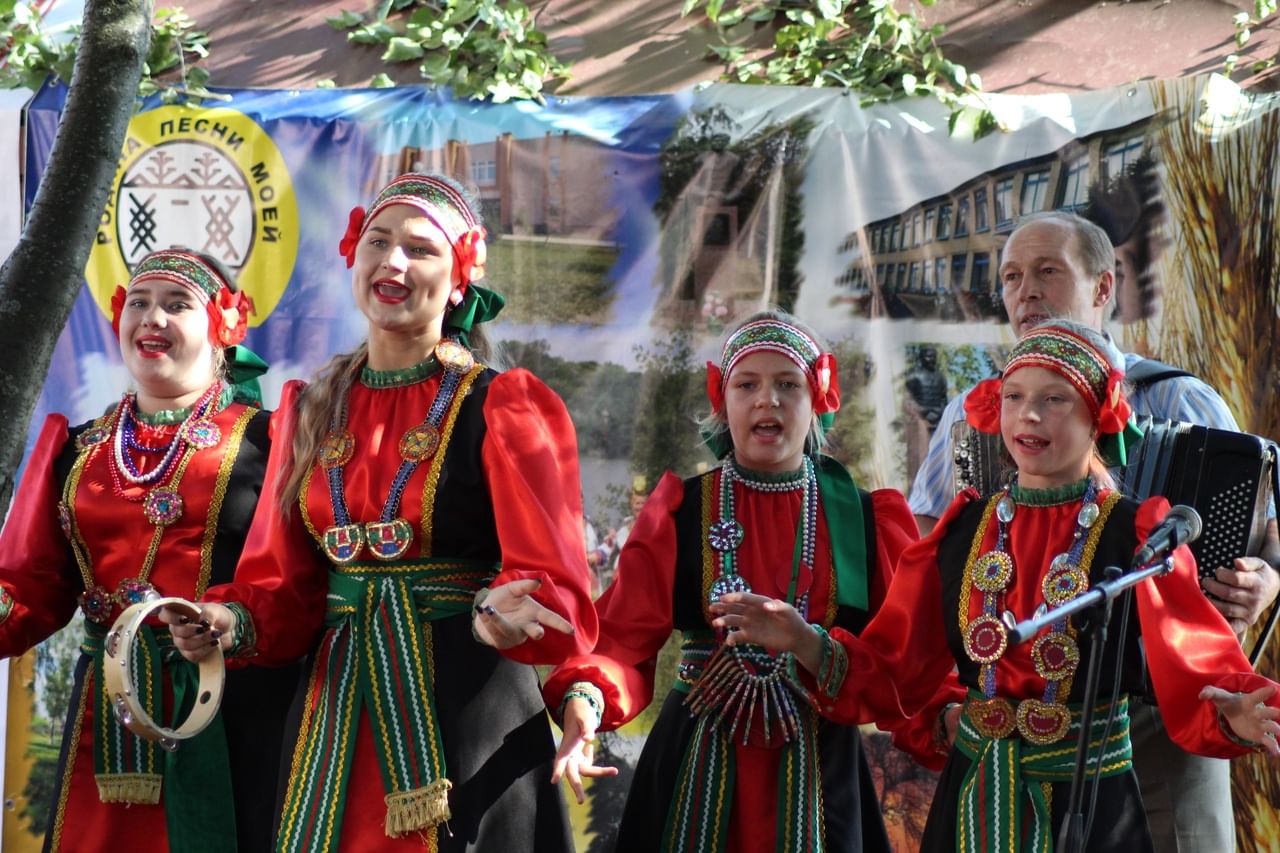 Погода в афанасьевке алексеевского. Фольклорный ансамбль Афанасьевка Белгородская область. Фольклорный фестиваль. Народный костюм Афанасьевка.