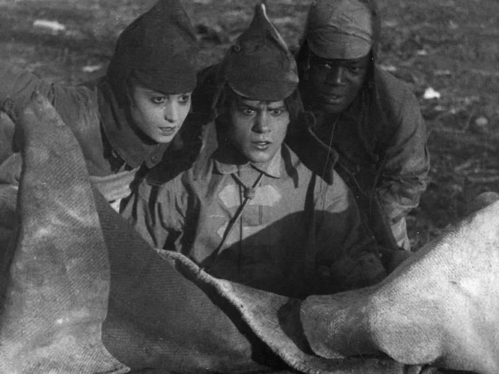 Кадр из художественного фильма Ивана Перестиани «Красные дьяволята» (1923)