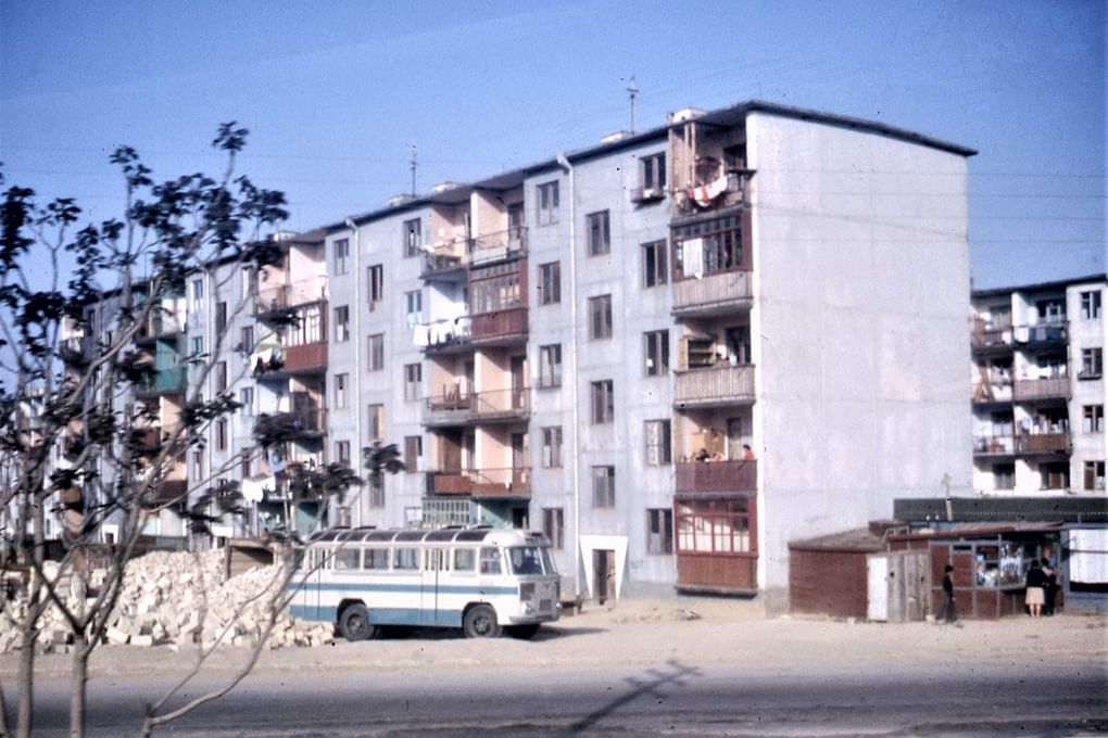 Типовая архитектура времен Хрущева, Баку, Азербайджан. 1964. Фотография: Thomas T. Hammond / <a href="https://commons.wikimedia.org/w/index.php?curid=74937888" target="_blank" rel="noopener">commons.wikimedia.org</a> / <a href="https://creativecommons.org/licenses/by-sa/4.0" target="_blank" rel="noopener">CC BY-SA 4.0</a>