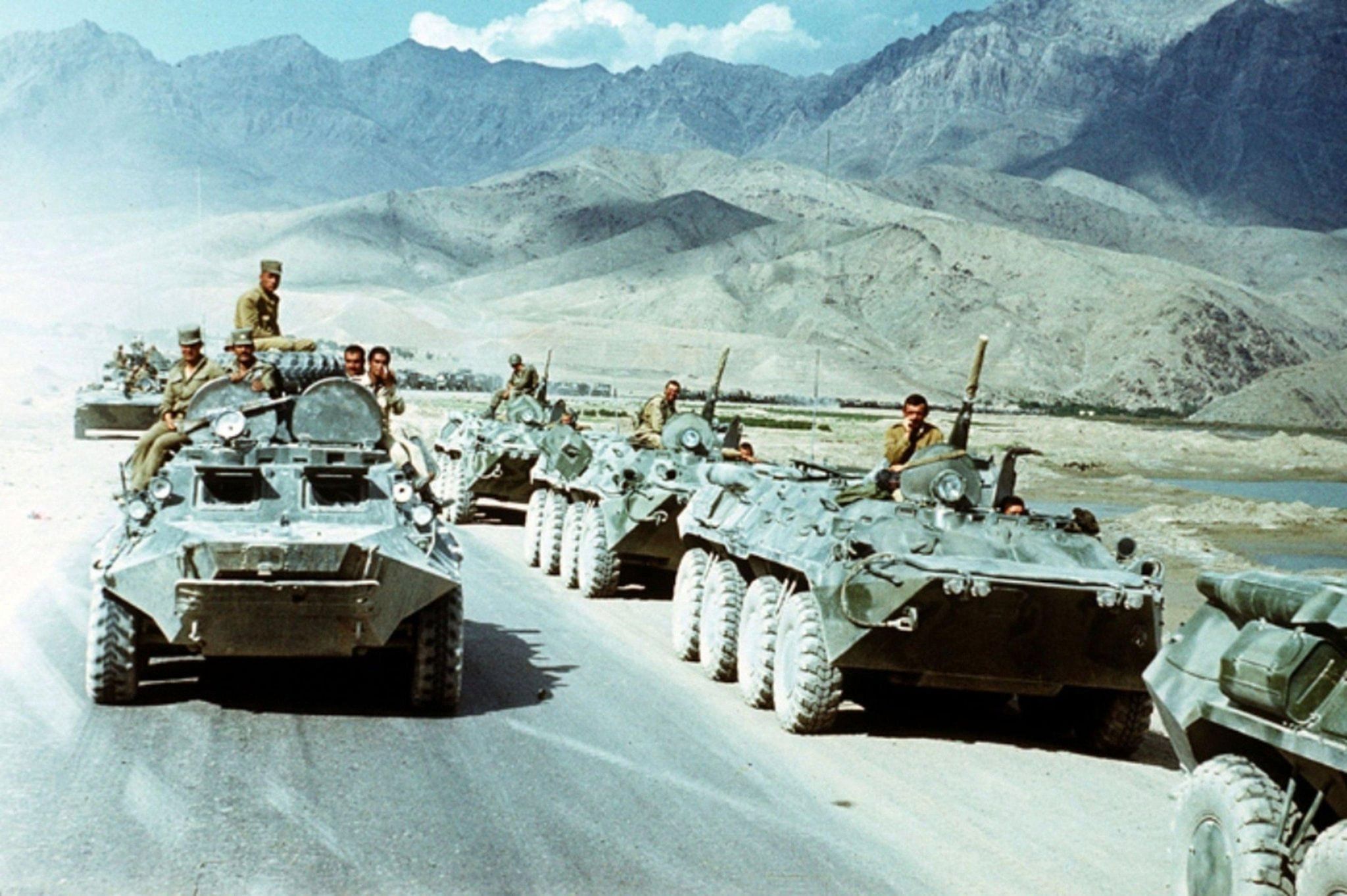 Кто начал афганскую войну. Войска в Афганистане 1979-1989. Афган 1979. БТР-80 В Афганистане.