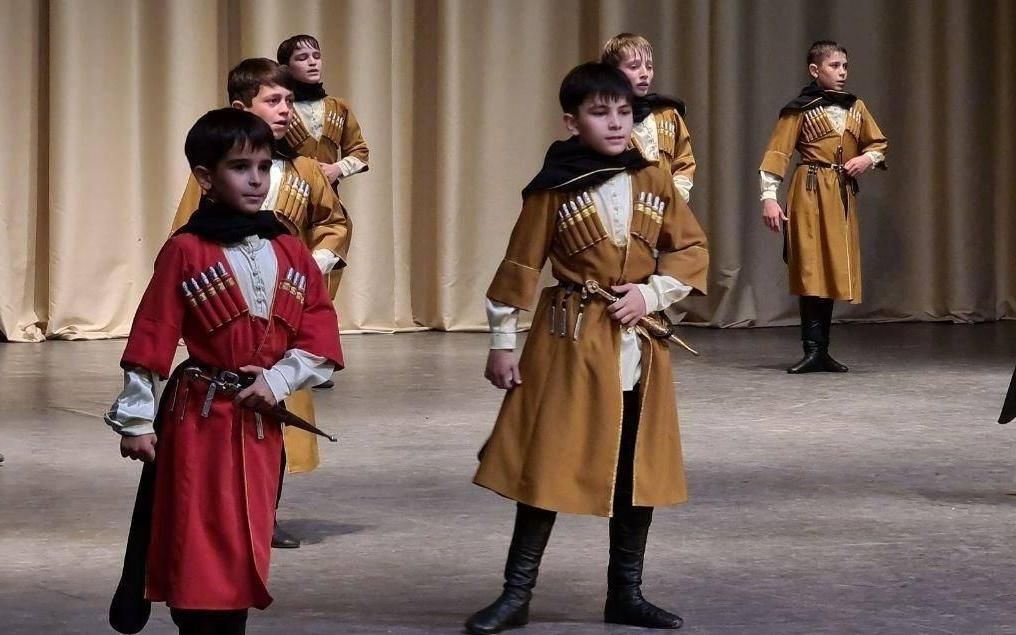 Ансамбль вайнах грозный. Ансамбль Вайнах. Чеченский ансамбль Вайнах. Ансамбль танца. Концерт в Грозном 2022.