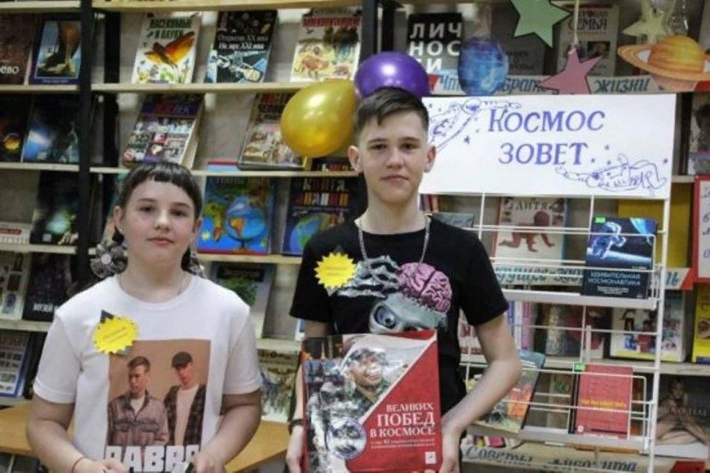 Медиа анонсы. Книжные выставки интересные 2022. Мы во Вселенной выставка 5 класс.