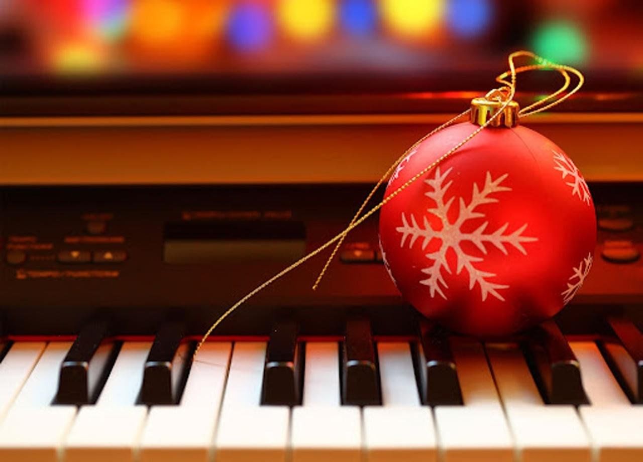 Christmas melody. Новогодний музыкальный вечер. Пианино "новый год". Новогодний рояль. Новогодняя музыкальная.