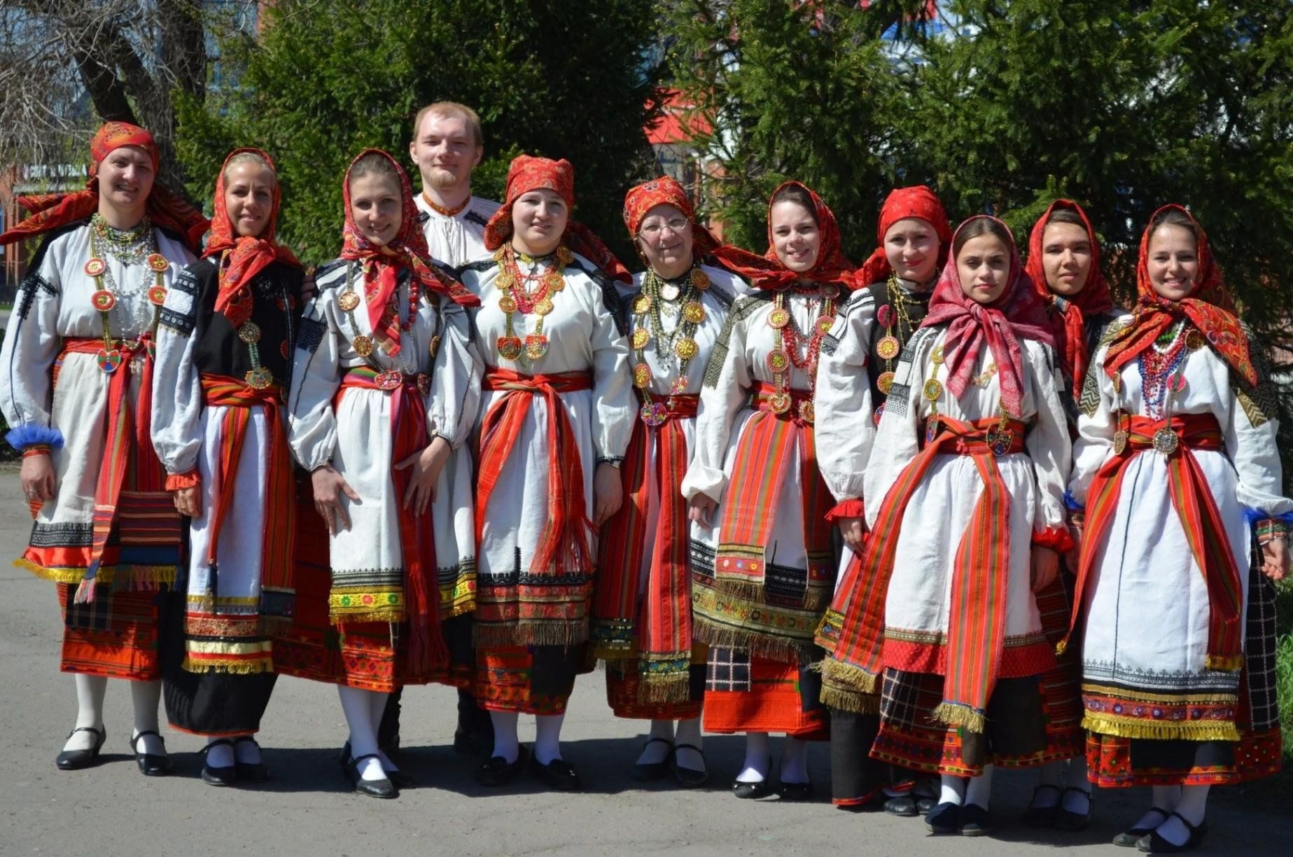 Села фольклора. Фольклорный ансамбль Воля Воронеж. Воля ансамбль Сысоева Воронеж. Фольклорный Воля Сысоева. Народно фольклорные костюмы для коллектива.