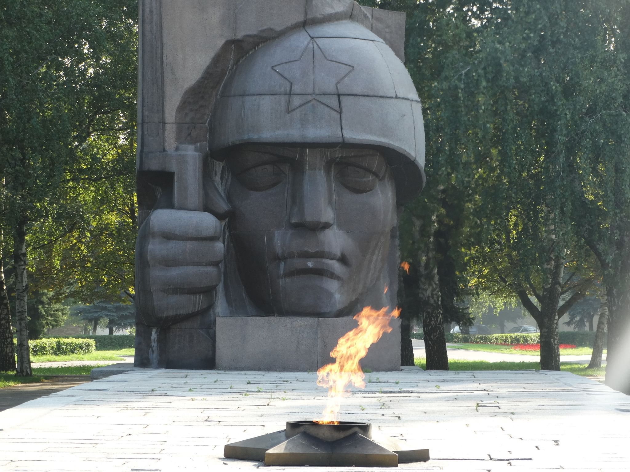 памятник неизвестному герою в москве