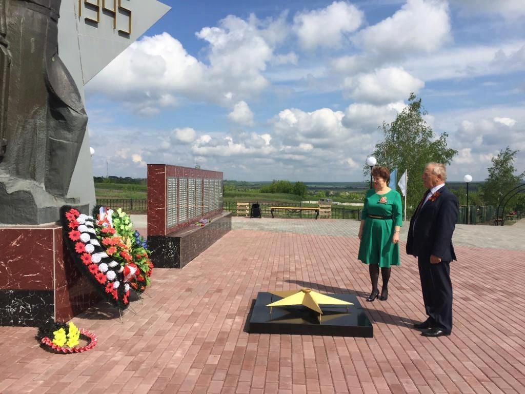 Погода великие луки русаново. Открытие памятника в Русаново Терновского района. Памятник воинам ВОВ Русаново Терновский район. Обелиск. Памятник Русаново.