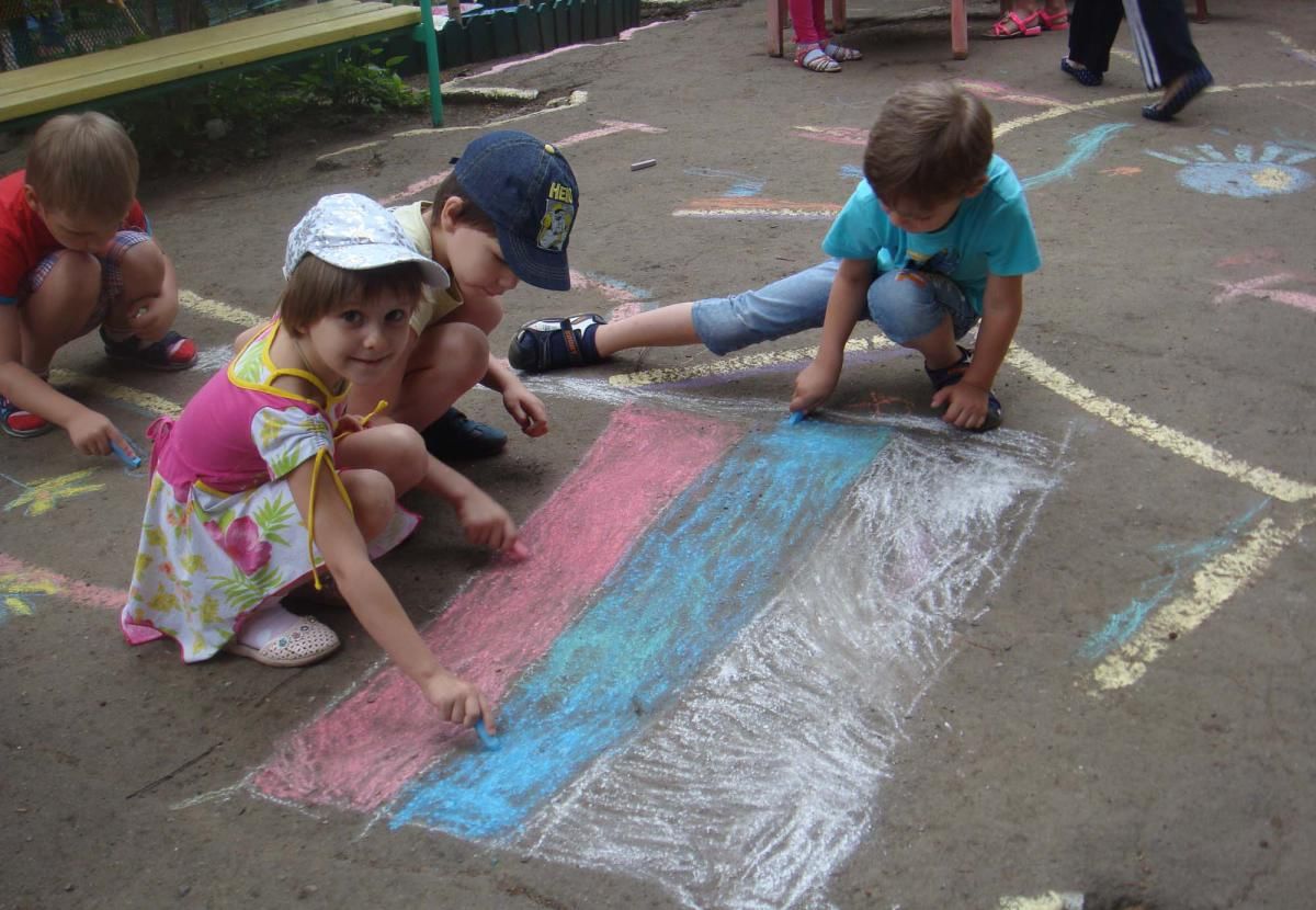 Рисунки на асфальте 12 июня