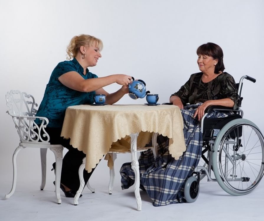 Стать опекуном инвалида 1. Социальные услуги для инвалидов. Пожилые и инвалиды. Социальная поддержка инвалидов. Пожилые люди и инвалиды.