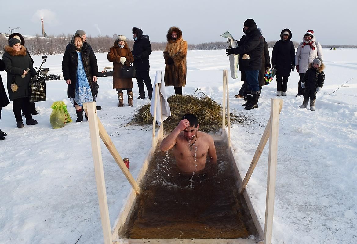 Фото крещение в проруби на крещение