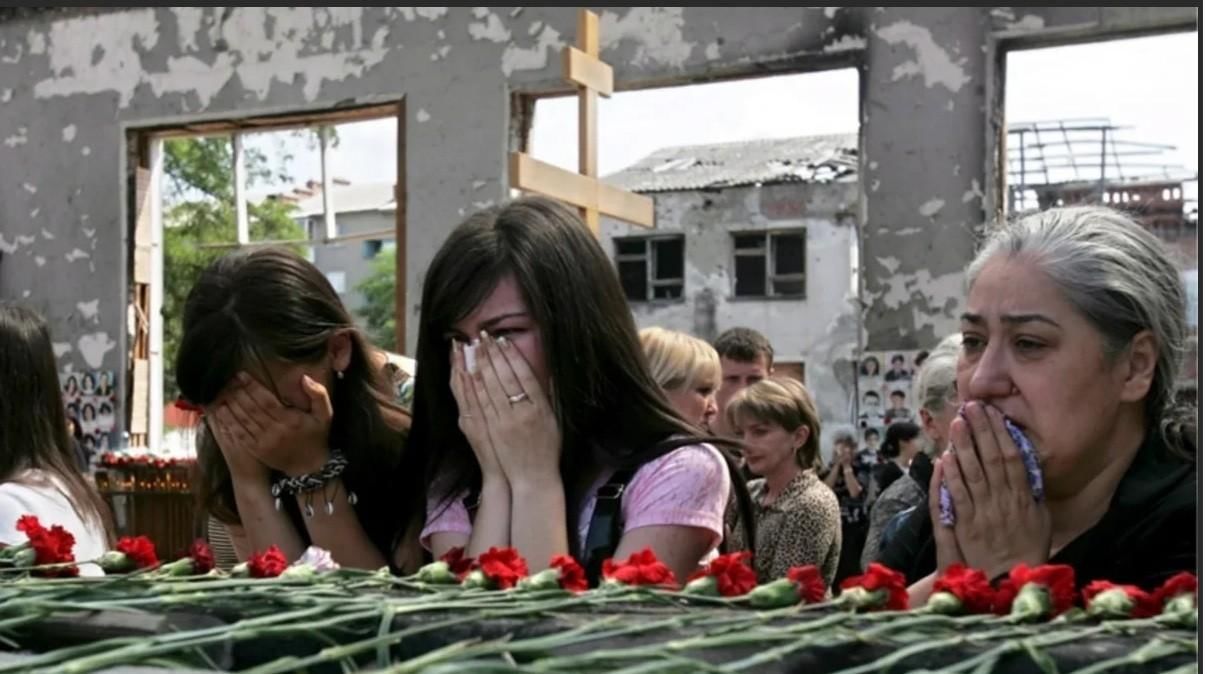 Погода в беслане на сегодня. Дети Беслана 1 сентября 2004. Школа Беслана 1 сентября 2004.