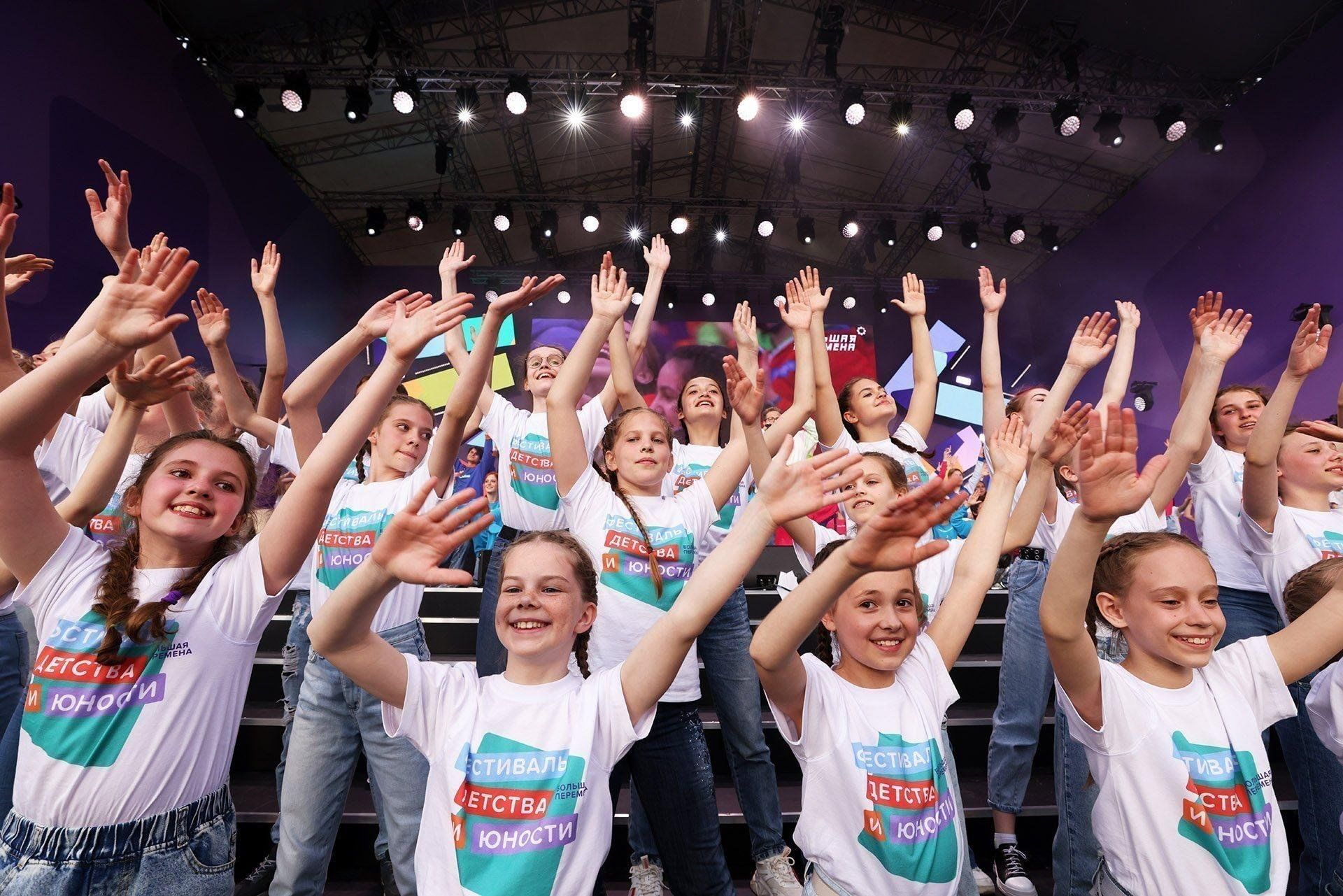 Новый молодежный центр. Молодежные движения в России. Российское движение детей и молодежи. Молодежь России. Дети и молодежь.