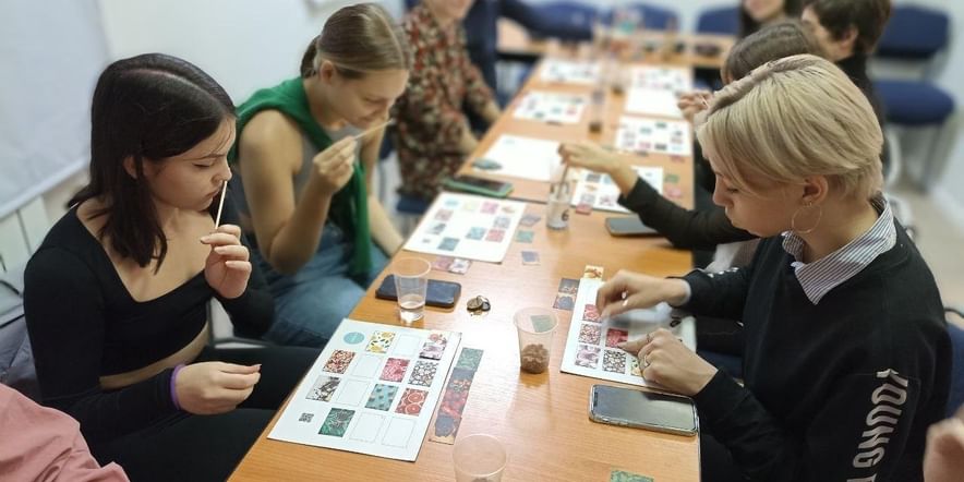 Основное изображение для события Программа «В тишине: интерактивная экскурсия и арома-мастер-класс»