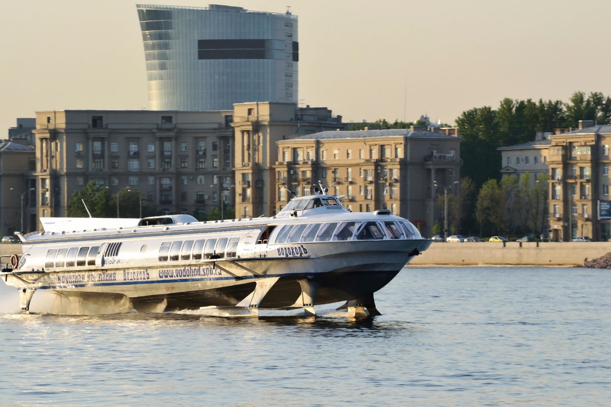 Катамаран до кронштадта из санкт петербурга. Метеор 214. Экскурсия в Кронштадт на Метеоре. Маршрут Метеора до Петергофа. Катамаран до Кронштадта из Санкт-Петербурга фото.