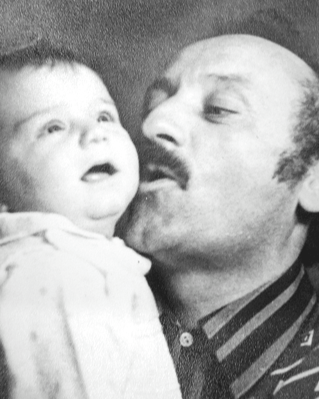 Семен Фарада с сыном Мишей. Фотография: tvcenter.ru