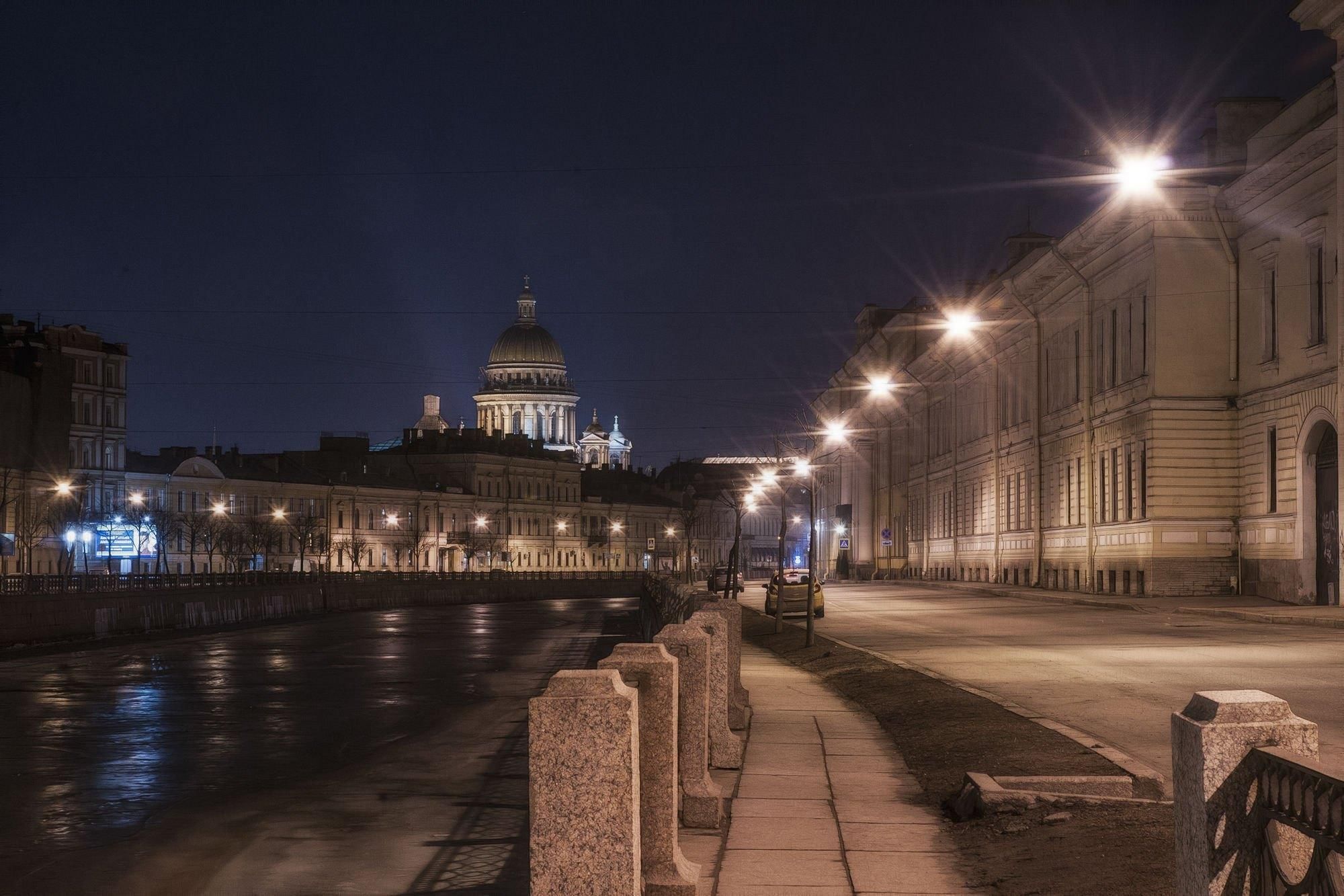 Свет санкт петербург. Ночной Санкт-Петербург. Петербург ночью. Ночной город СПБ. Ночные улицы Петербурга.