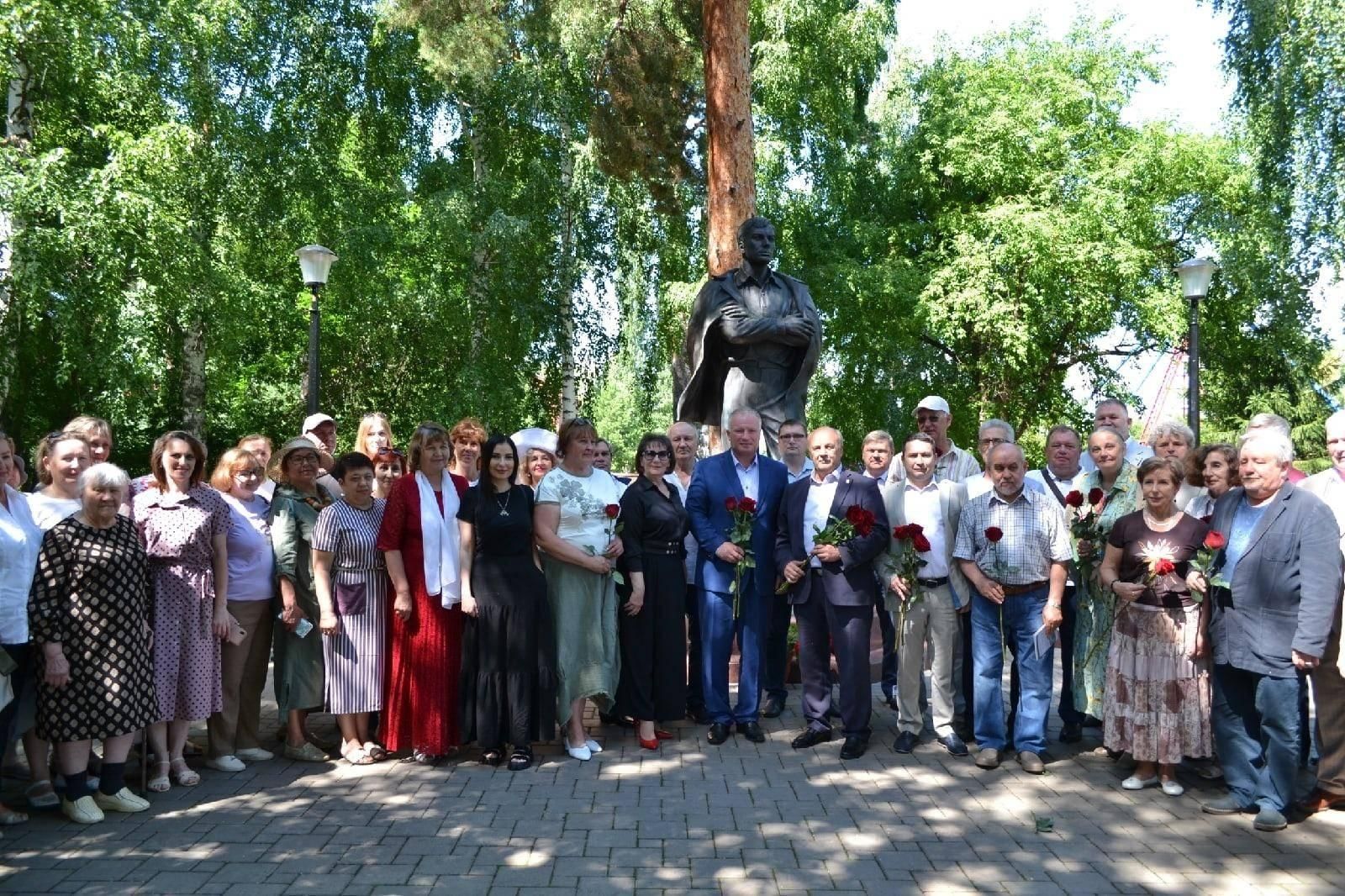 Водоканал чистополь сотрудники. Пассажирская пристань чистополь. Миннихазиев валериан масалимович. С днем города чистополь. Миннебаев марс масалимович.