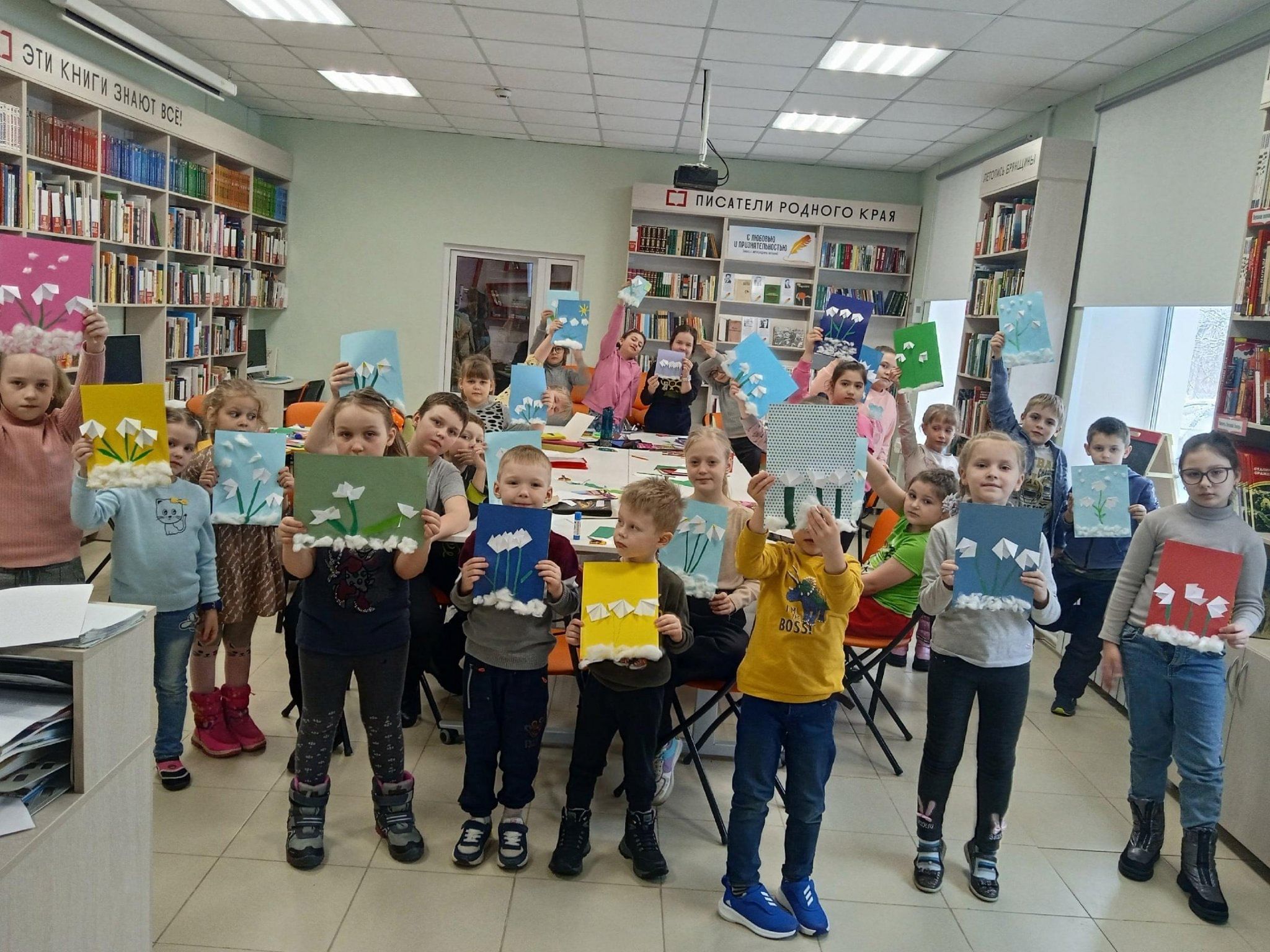 Нескучный день. Модельные детские библиотеки. Детская библиотека Брянск. Картина библиотека для детей. Дети и родители в библиотеке.