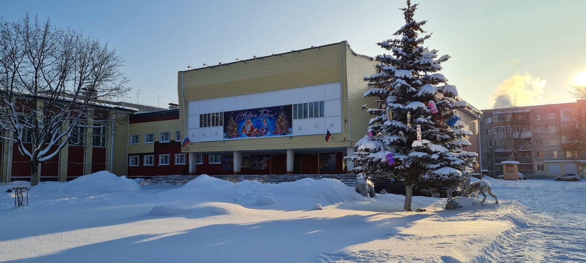 Рождество 2024 в брянске. ГДК им. д.е.Кравцова. Городской дворец культуры им. д.е. Кравцова Брянск. Улица Кравцова Брянск. ДК Кравцова 1 Брянск.