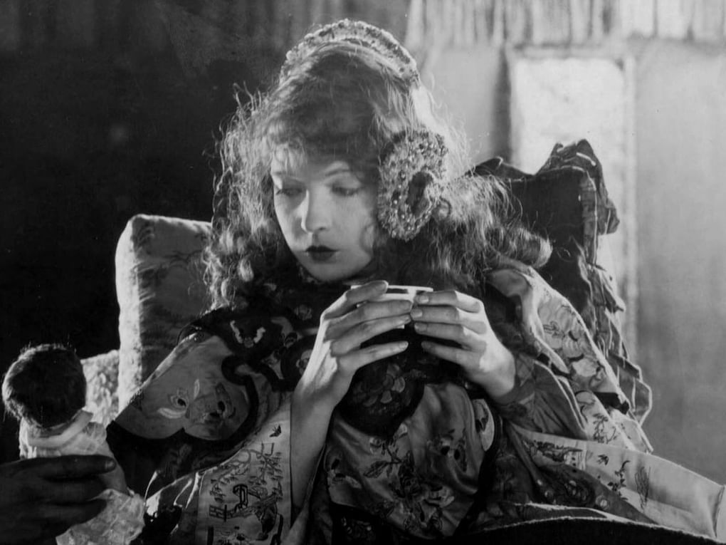 Кадр из художественного фильма Дэвида Уорка Гриффита «Сломанная лилия» (1919)
