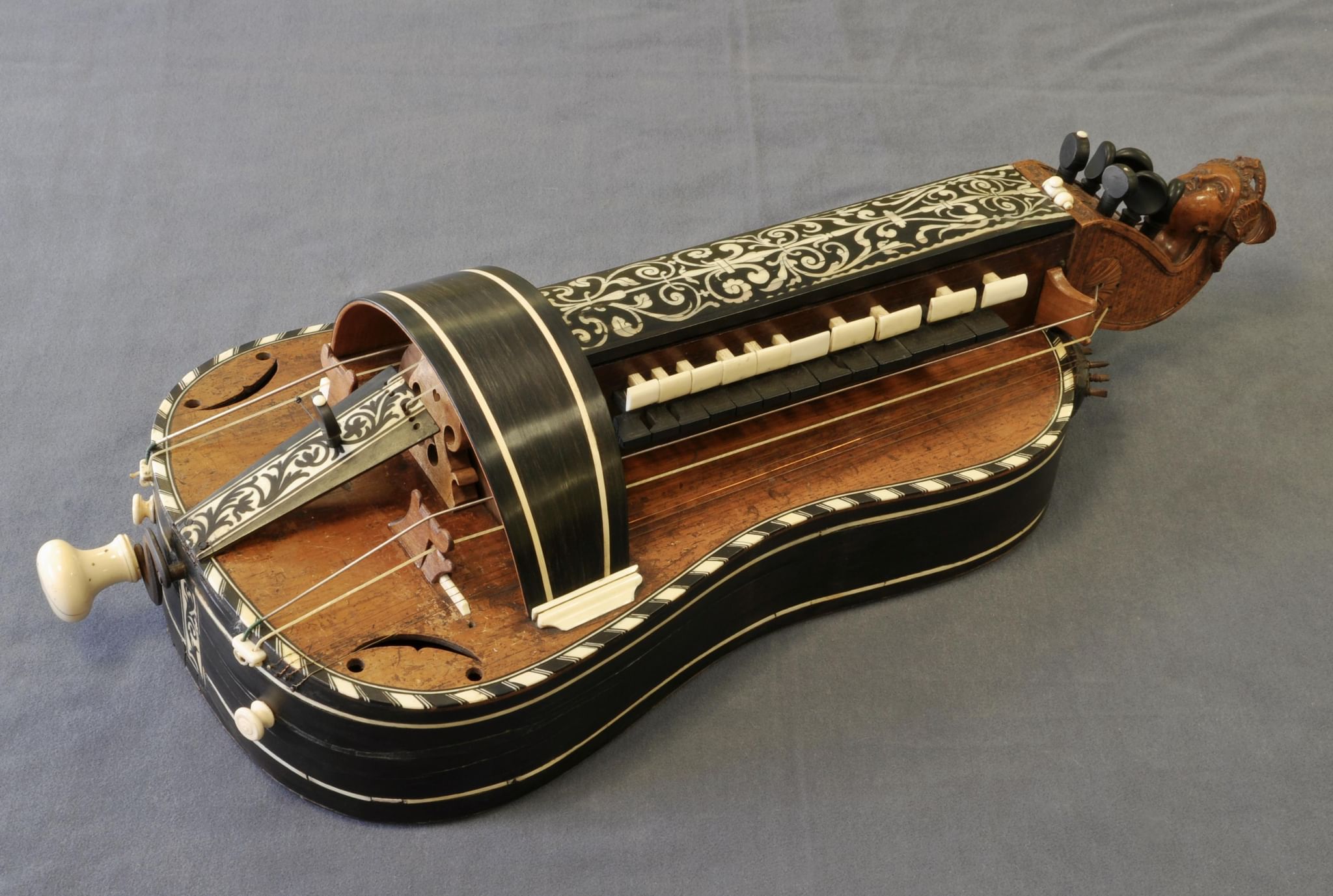 Харди-Гарди музыкальный инструмент