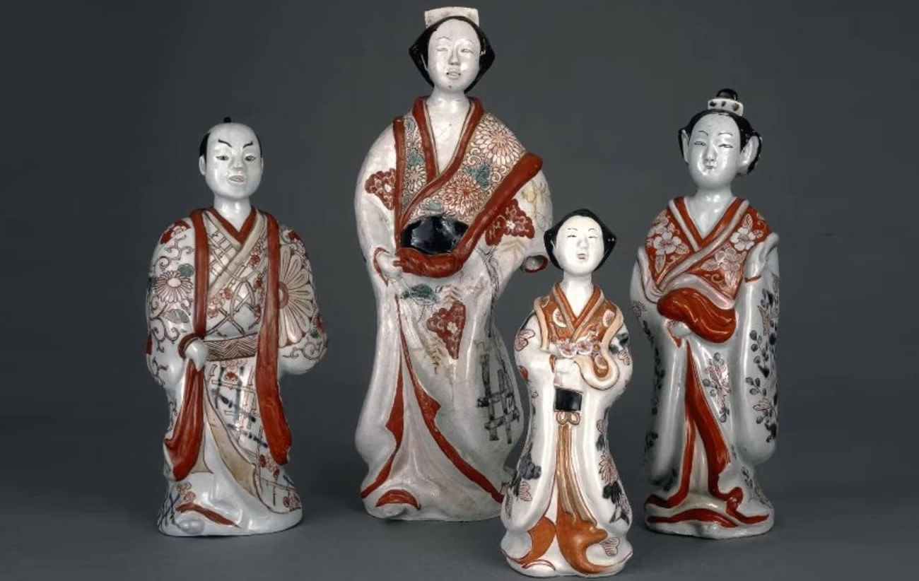 Время аукциона в японии. Японский фарфор. Традиционные искусства Японии фарфор 16 17 век. Аукционы Японии. Японская фарфоровая маска.