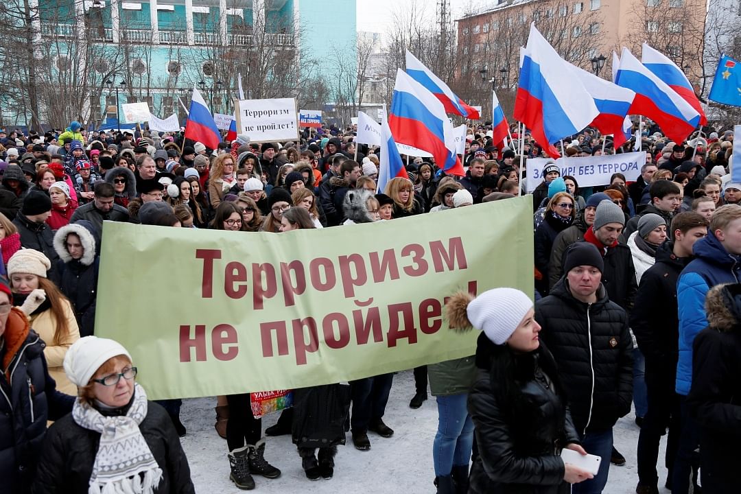 У терроризма нет нации. Терроризм митинги. Нет терроризму. Митинг против терроризма. Беседа терроризму нет.