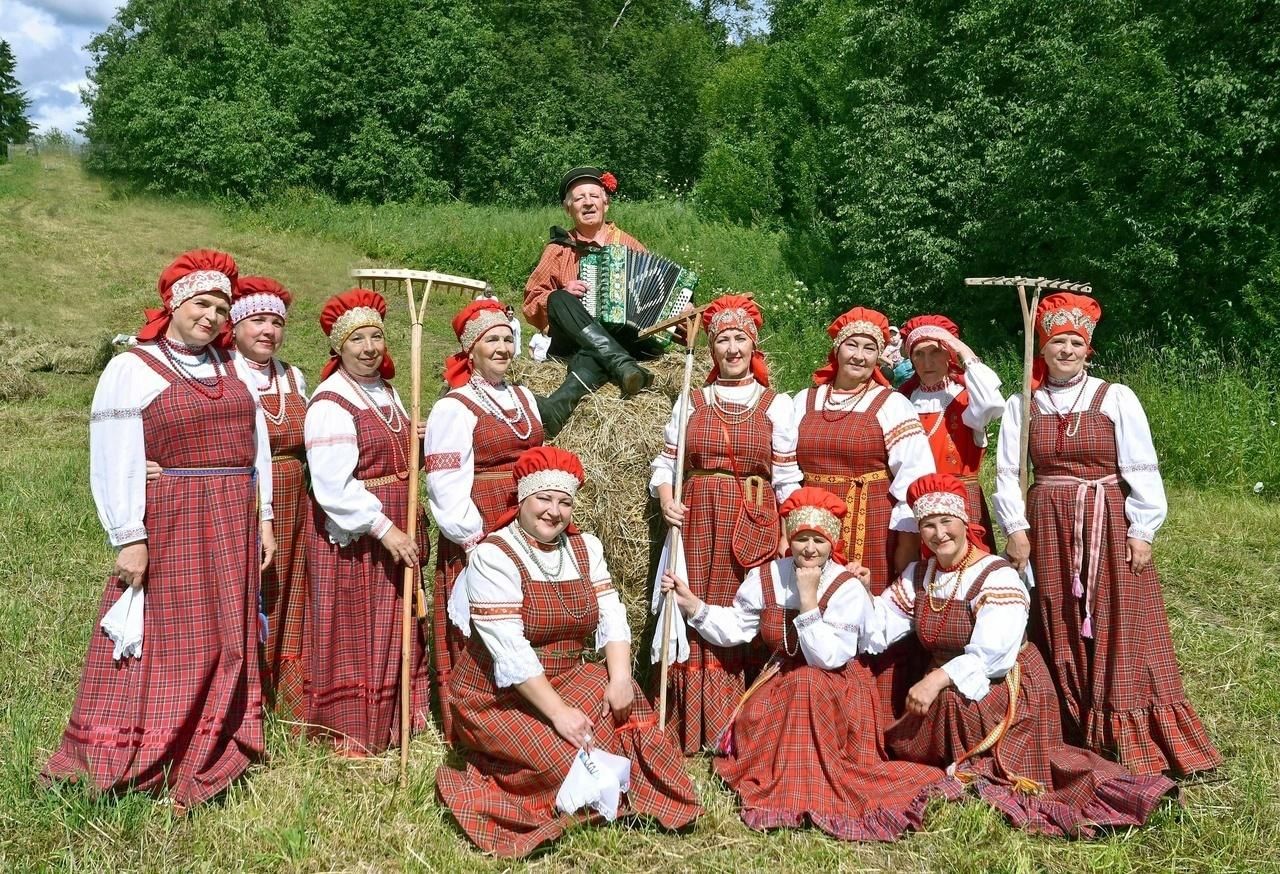 Песни пожни. Макарьинские Пожни гости фольклорный ансамбль. Макарьинские Пожни.