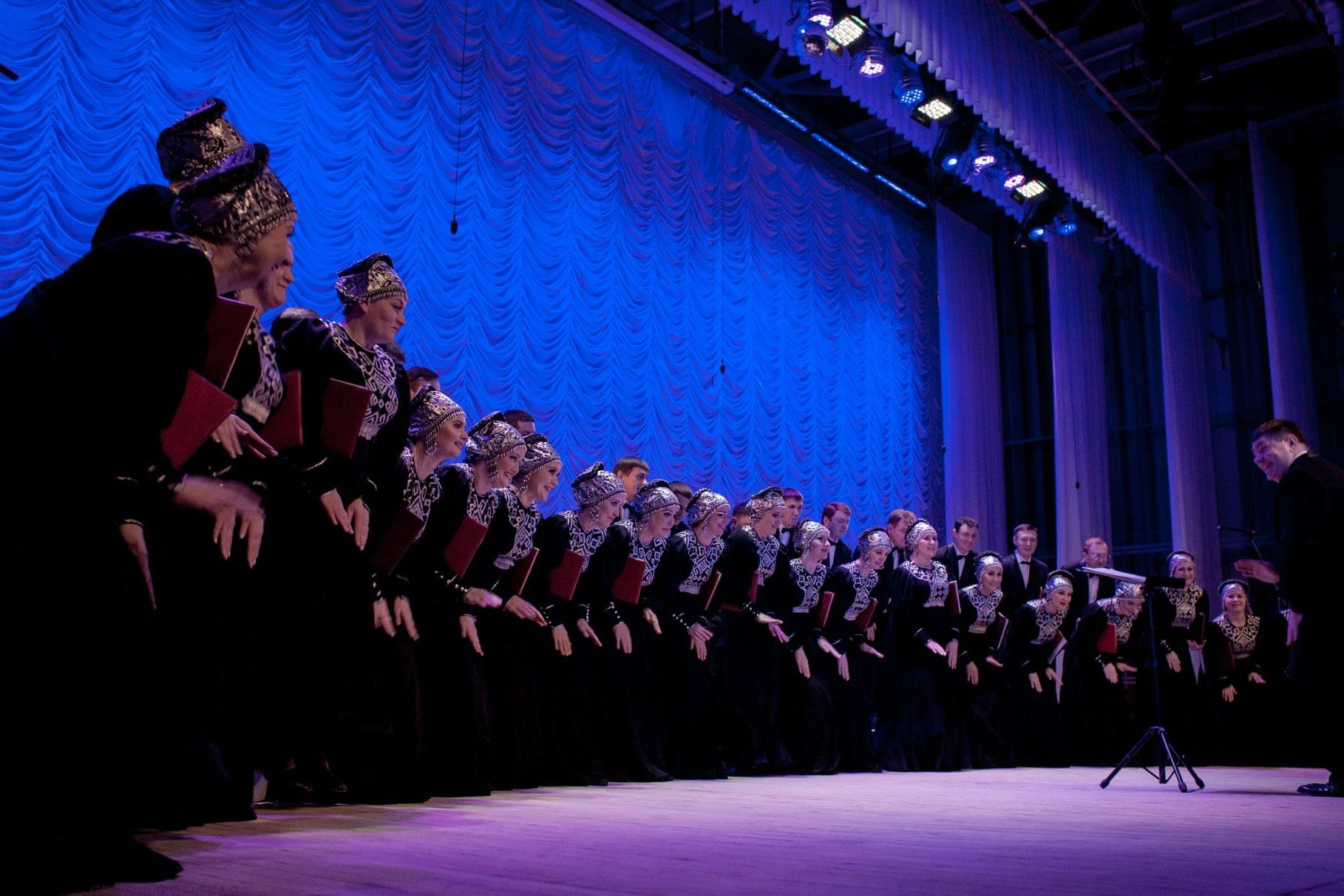школа ляховицкой зал. вечерняя песня хор. московский камерный хор - владимир минин винил. гаврилин перезвоны вечерняя музыка. вечер ноты для хора.