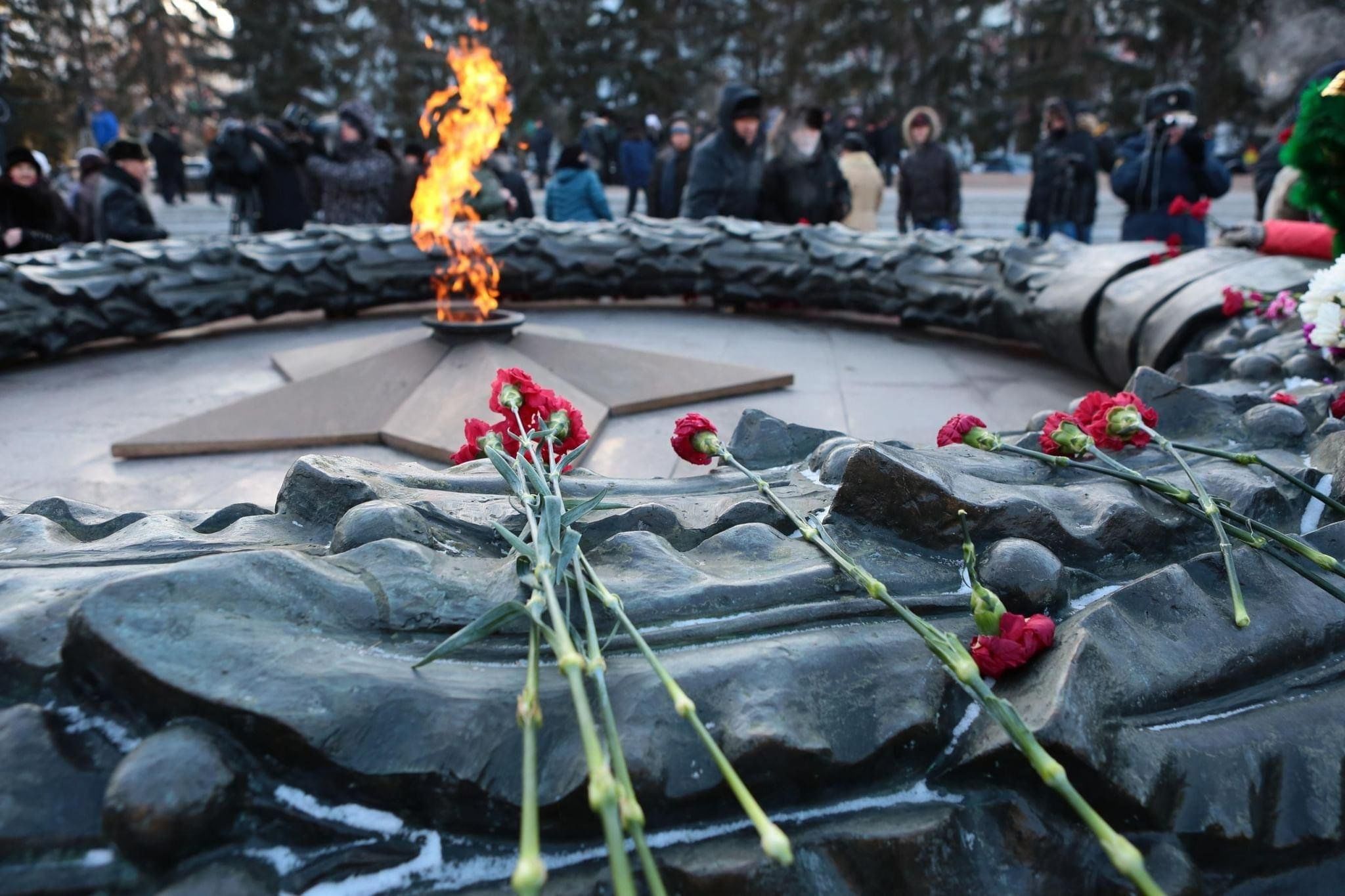 Одесса 2 мая дом профсоюзов. Красный мак день памяти. День памяти 2014. День памяти 2014. Мак память погибшим.
