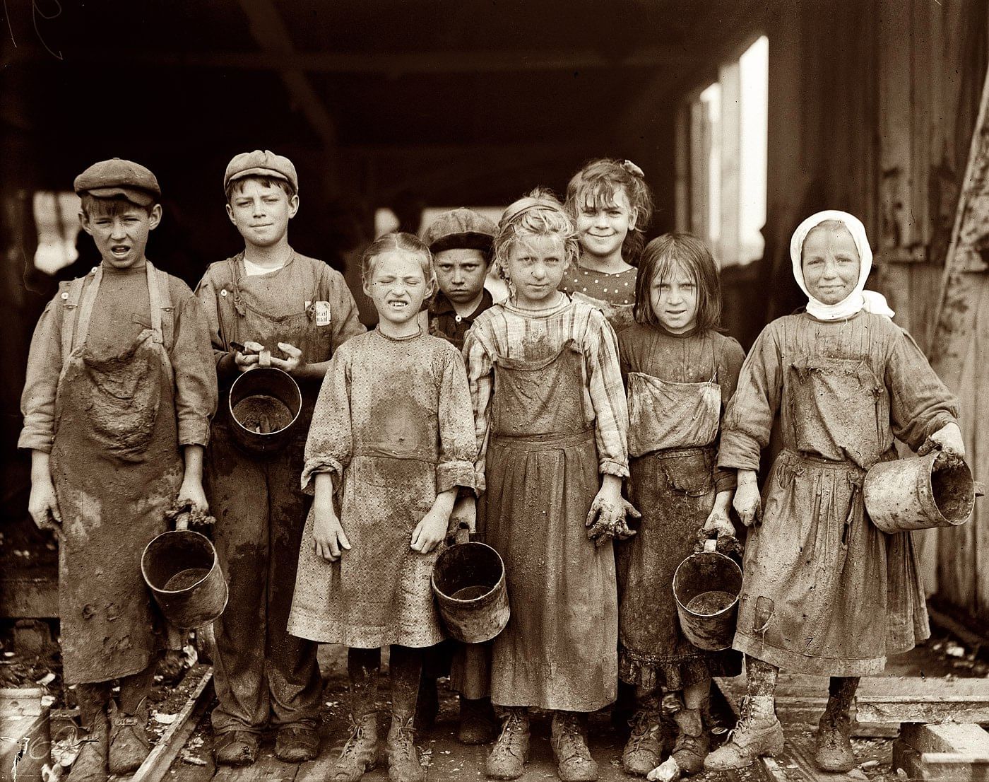 В Госдуму внесен проект о принудительных работах для детей. Депутаты требуют упразднить в России права человека, даже на собственных детей