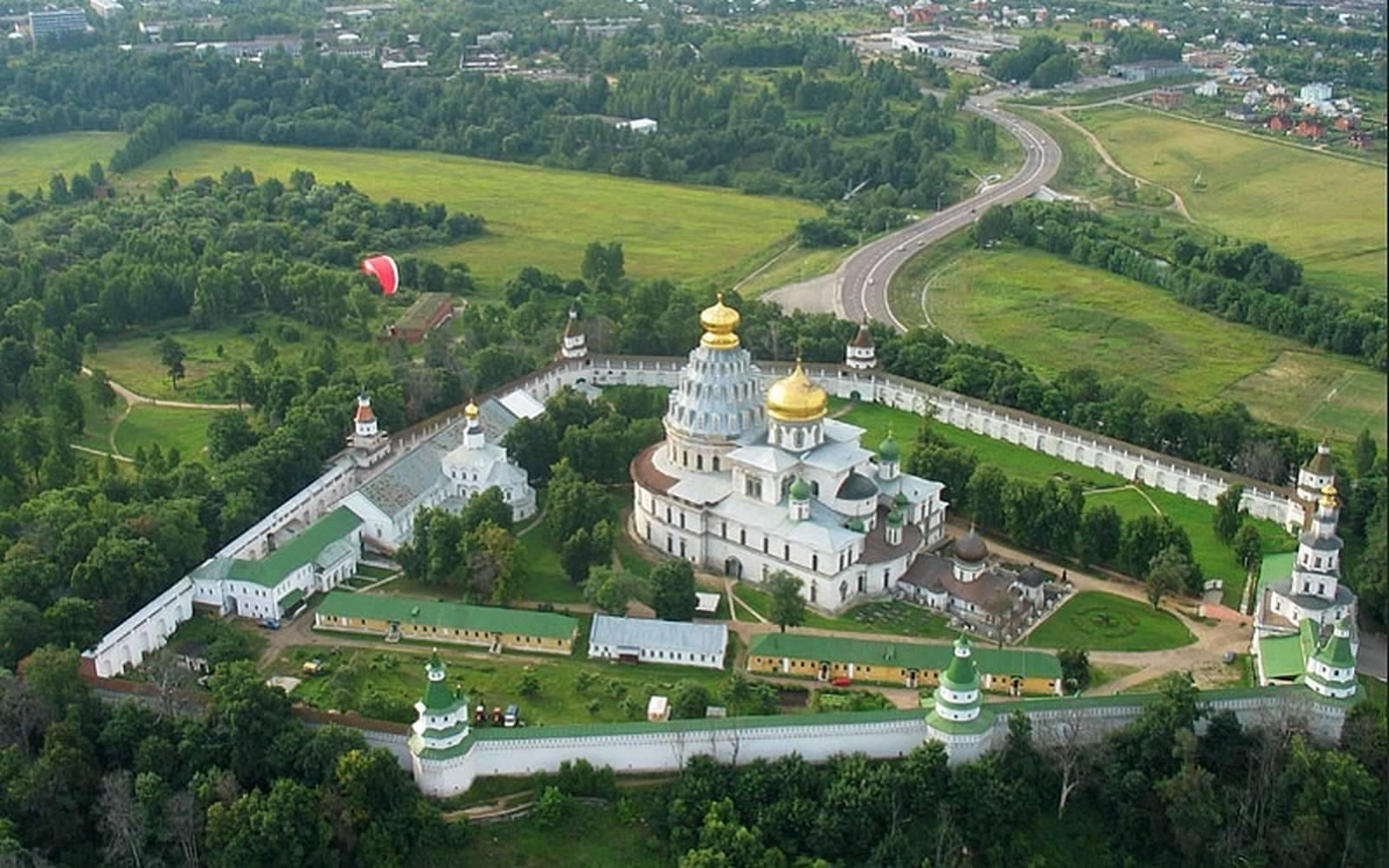 Монастыри подмосковья фото