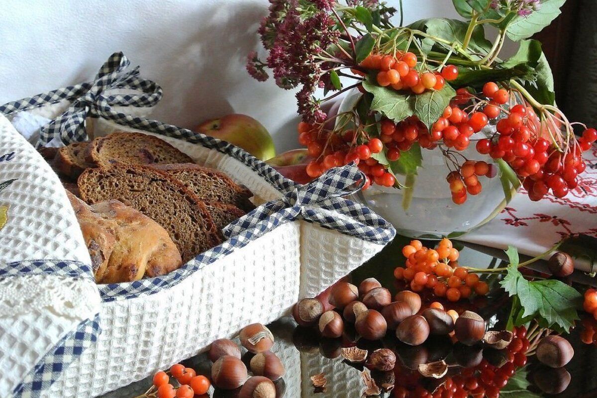 Можно ли спас. Ореховый хлебный холщовый спас. Хлебный спас (спас Нерукотворный). Третий (Ореховый, хлебный, холщовый) спас. Ореховый и хлебный спас.