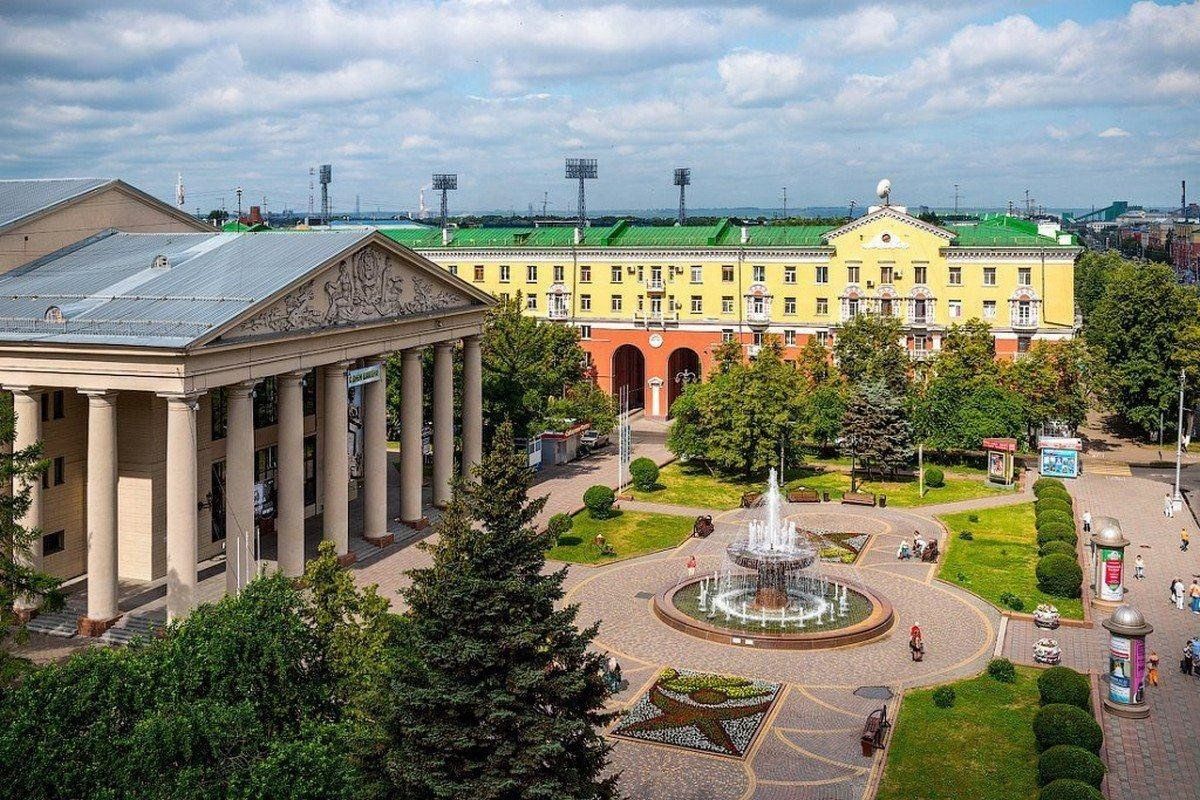 Города кузбасса. Площадь города Кемерово. Центральная площадь Кемерово. Городской округ город Кемерово. Театральная площадь Кемерово.