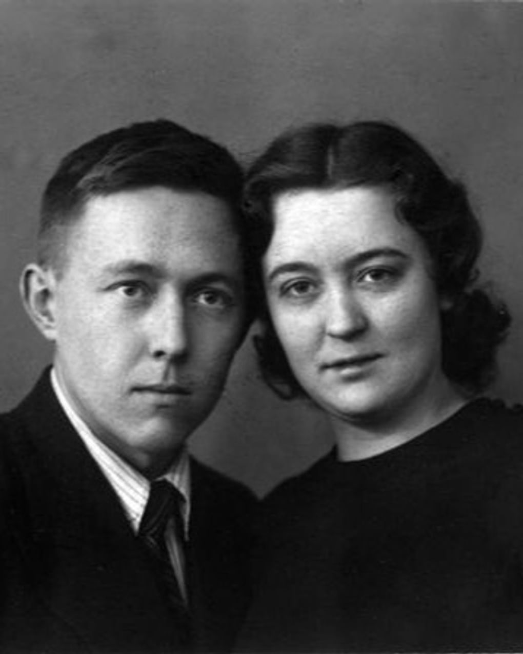 Александр Солженицын и Наталья Решетовская. Апрель 1940. Фотография: litrossia.ru