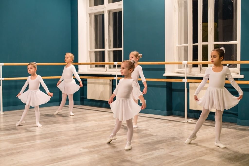 Балет для детей. Школа балета Ballet School Екатеринбург. Классический танец дети. Хореография в школе. Классическая хореография для детей.