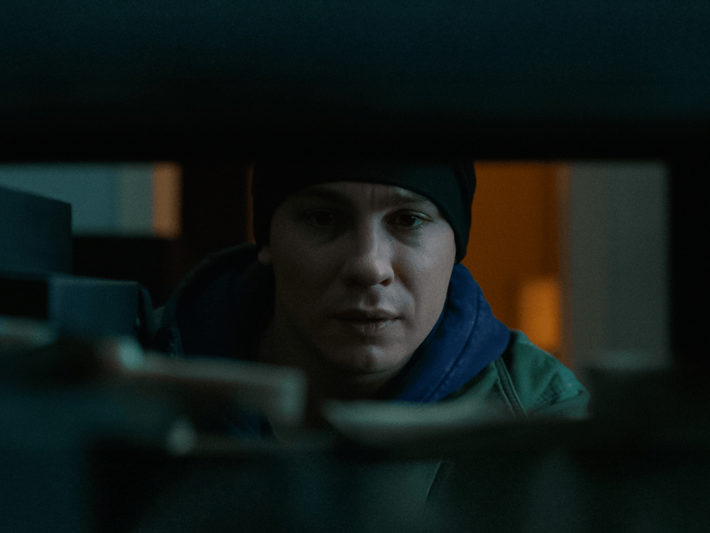 Кадр из художественного фильма Романа Артемьева «Беги» (2025)