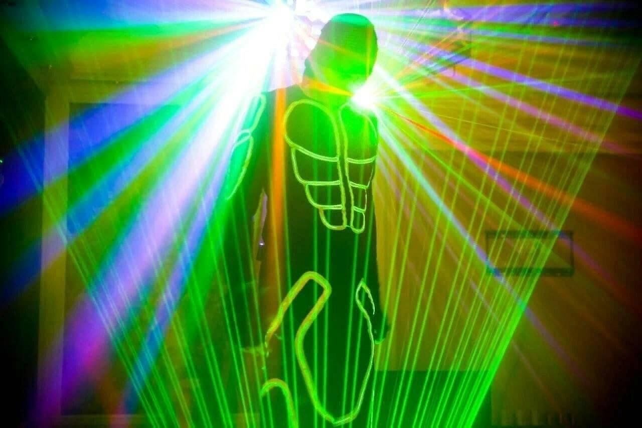Лучи из лучших 2. Laserman шоу. Лазерный человек. Лазерное шоу Мэн. Световое шоу Laserman.