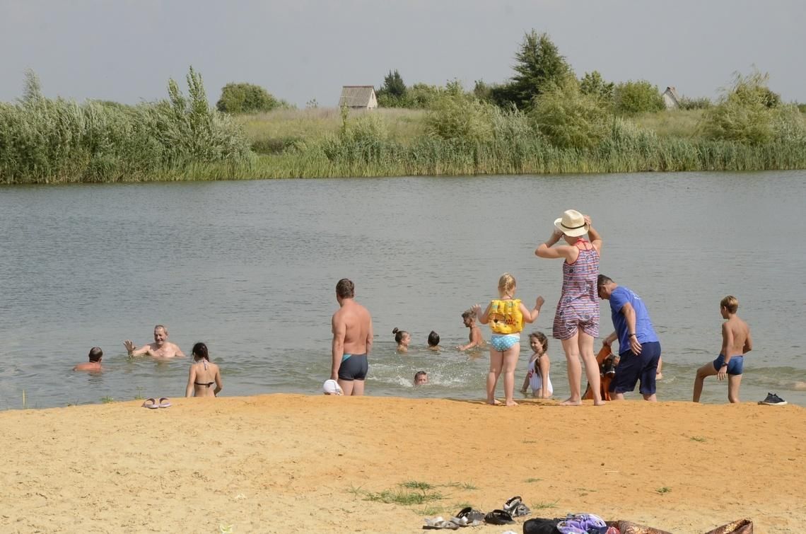 Можно ли купаться в речке. Ярлуково Липецкая область пляж. Купание в пруду. Лето речка пляж. Место для купания.