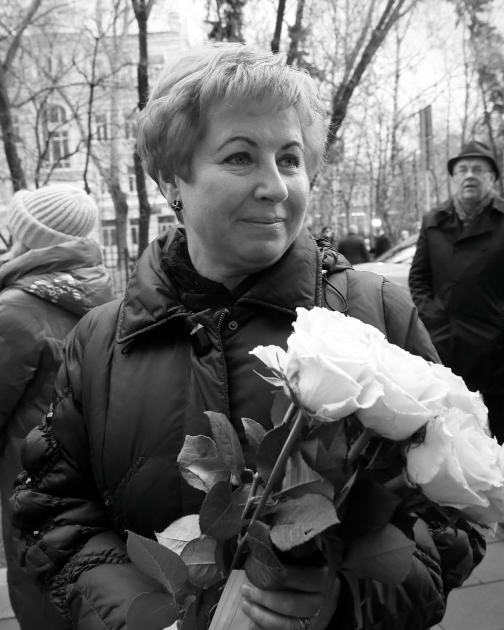 Третья жена Владимира Этуша — Елена Горбунова на церемонии открытия мемориальной доски Владимиру Этушу в доме на Гранатовом переулке, где жил актер. Москва, 2020 год. Фотография: Александр Щербак / ТАСС