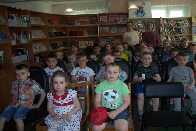 Детство золотое веселая. Любохонская библиотека Брянск фото.
