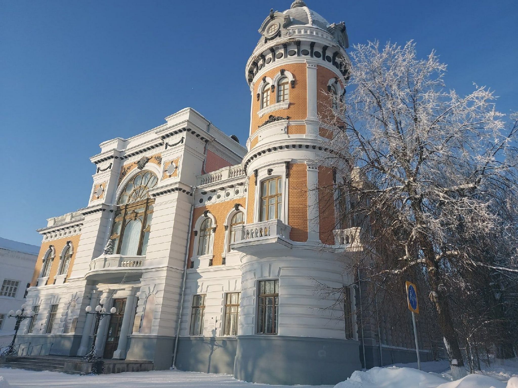 Ульяновский областной краеведческий музей имени и. а. Гончарова. Краеведческий музей Ульяновск зимой. Краеведческий музей 2021 в Ульяновске.